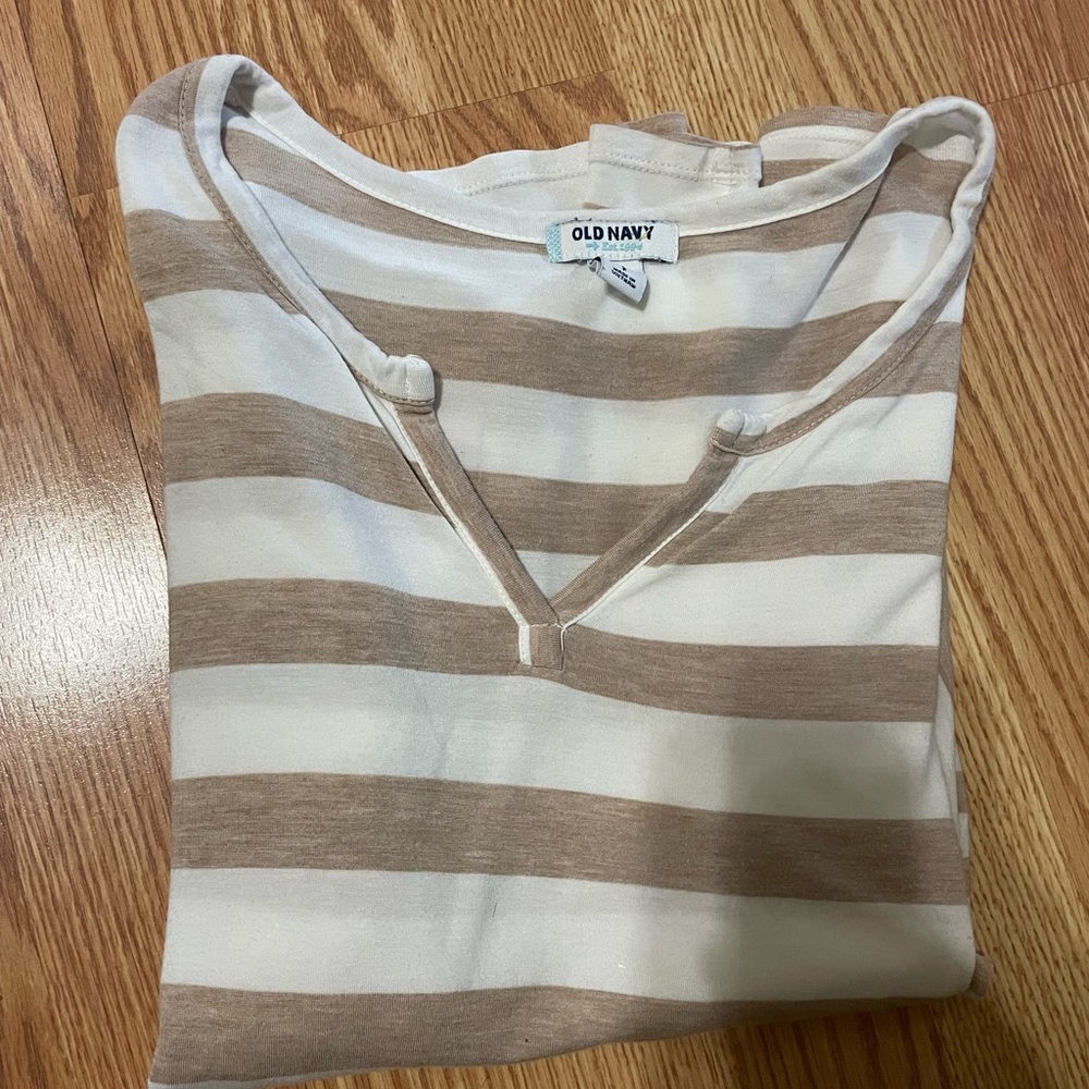 Old navy top - Picture 3 of 5